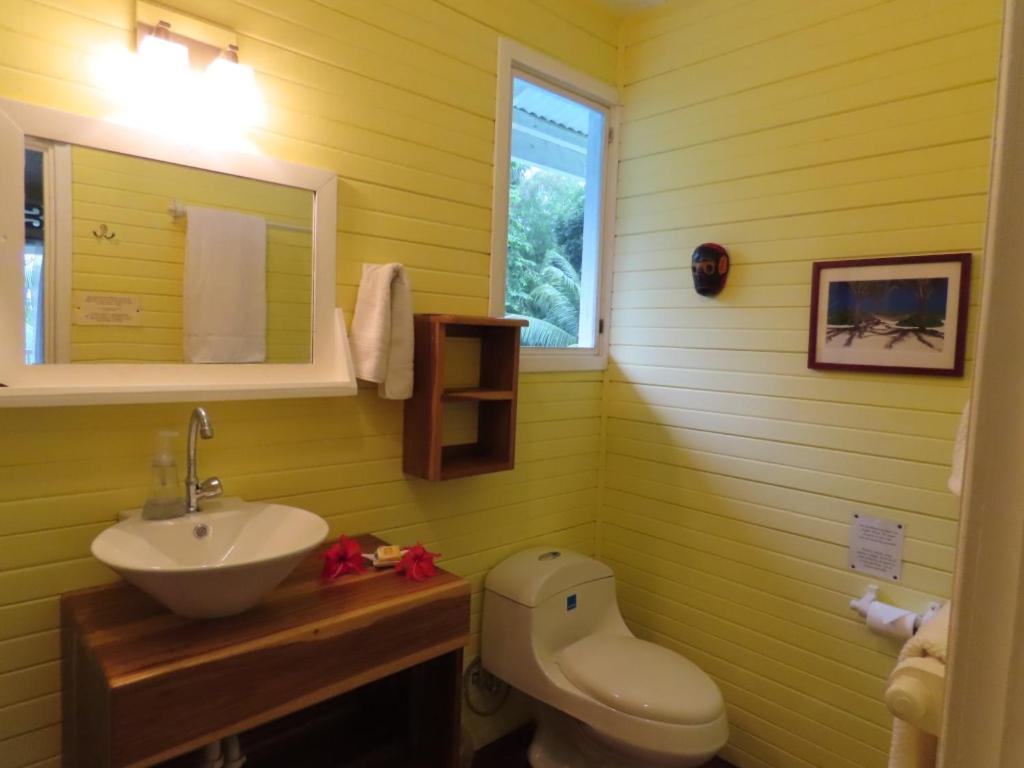 Sand Dollar Beach Bed & Breakfast Bocas del Toro Exterior photo