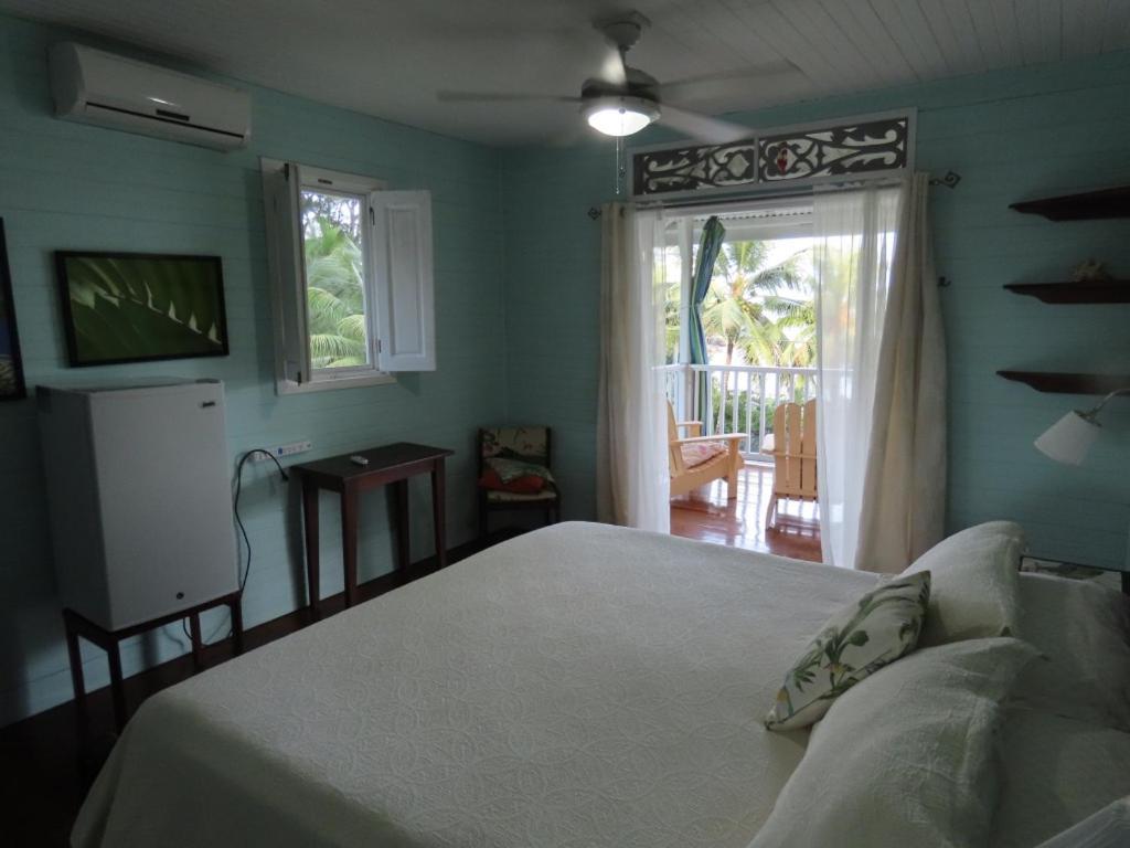 Sand Dollar Beach Bed & Breakfast Bocas del Toro Exterior photo